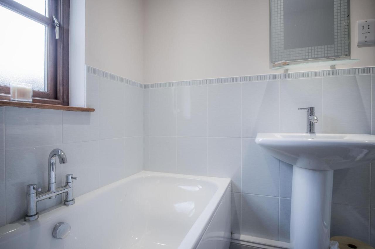Llais Afon - 3 Bedroom Holiday Home - 피시가드 외부 사진